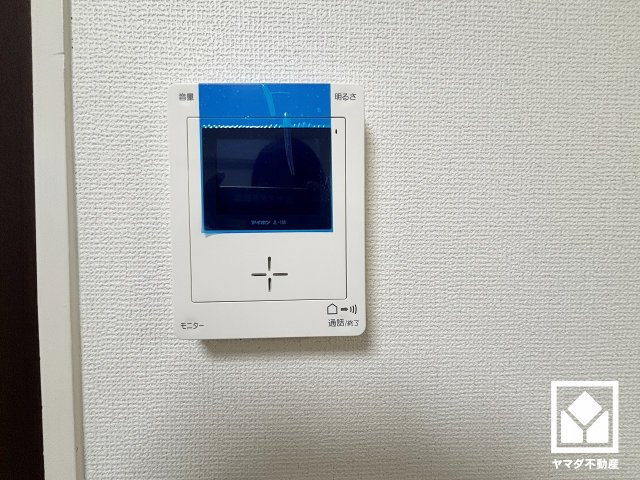 突然の来訪時でも安心なモニター付きインターホンを完備。お留守番中のお子様でも簡単に来訪者の確認ができます。