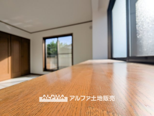 【the　light】　◆ほのかな光を◆夕暮れ時に迎える優しい光。暖かく心休まるほっとする瞬間。家族のもとへ。幸せのもとへ。しんちくには出せないレトロな装いがわが家に愛着を沸かせます。