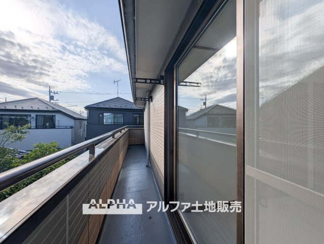 【Blue　sky】　◆青空に包まれて◆ベランダから望む紺碧の空。外を眺め時を忘れるなんて、ひさしかたぶりだろうか。こんなにも広く美しい情景が我が家にも広がっているなんて。こんな時間を大切にしたい。