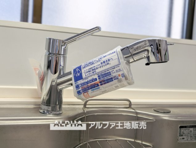 【Water　cleaner】　◆浄水器◆蛇口から流れ出すお水はクリーンでいつも楽しめます。また浄水器内臓シャワー混合栓なので場所取らずのスッキリとしたスタイルです。