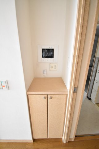 TVモニターホン、電話置場