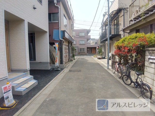 前面道路含む現地写真です