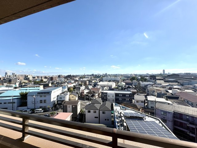 前面に高い遮るものが少なく、たっぷりの採光と開放的な景色を毎日心地よくお楽しみいただけます。