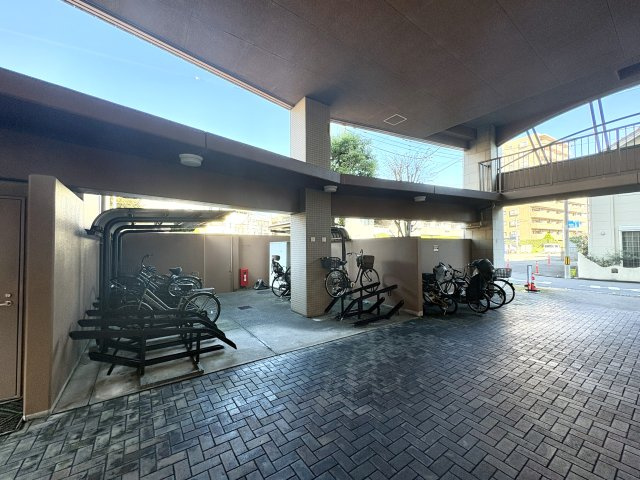 敷地内に駐輪場がしっかり整備されており、毎日の通勤や通学、お買い物に便利にご活用いただけます。
