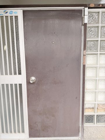 家族が待っている懐かしい玄関！