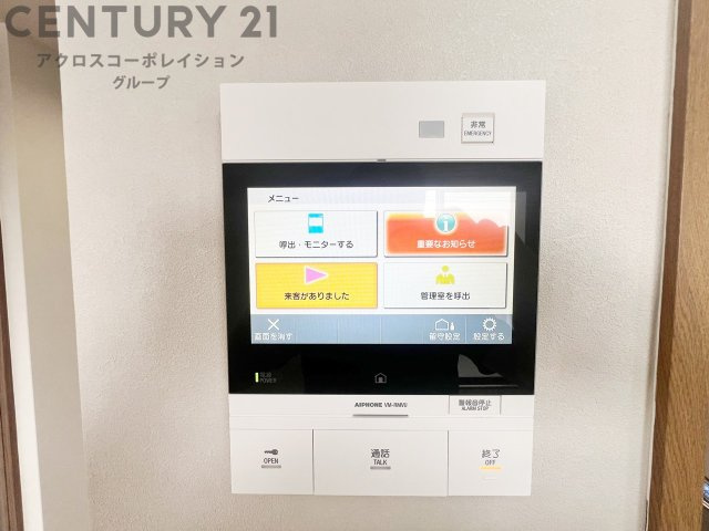 訪問者が来たときにテレビ画面で確認できるため、安心してドアを開けられます。録画機能があるものもあり、留守中に来訪者を記録しておくことができます。利便性が高く、セキュリティ面でも安心です。