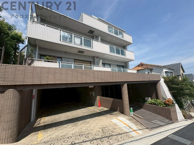 鉄筋コンクリート造4階建て