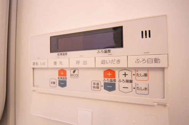 給湯器パネルです　リノベにて新品交換済み
