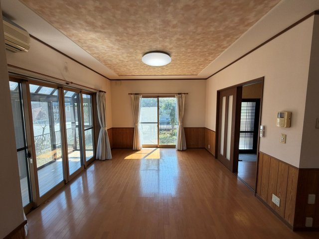 2面採光で温かみを感じるLDKです