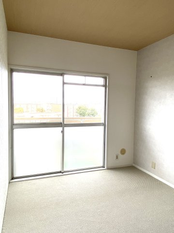 南側洋室※写真は2024年9月撮影