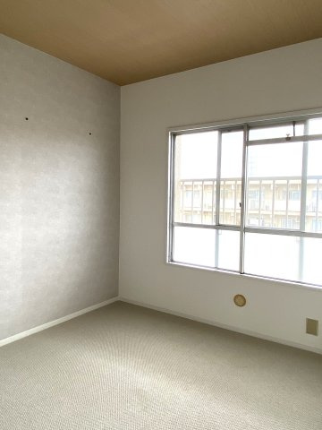 北側洋室※写真は2024年9月撮影