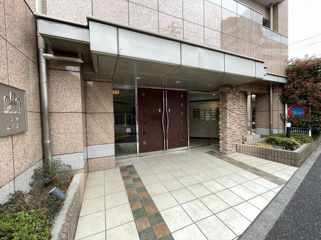 マンションの顔でもある、高級感漂うエントランス。　