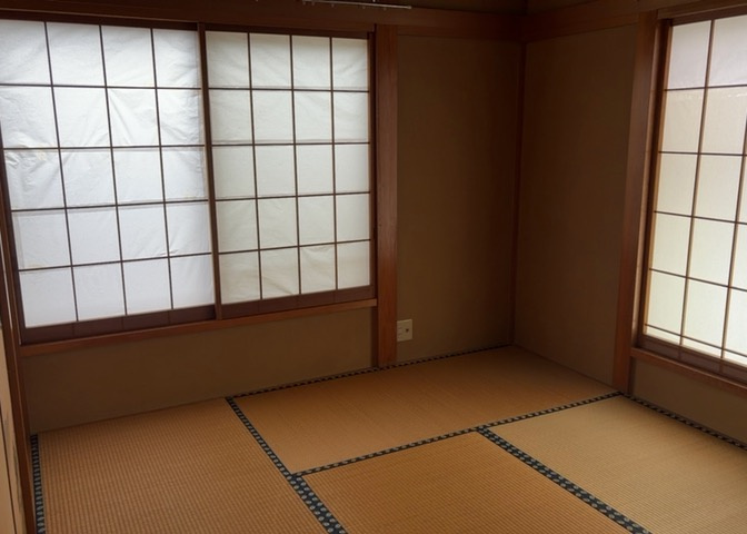 寝室でゆっくりと過ごすためにはベッド周りの適度な空間を担保することや窓の位置、照明の明るさ、寝室の広さなどを考える必要があります。自身や家族の構成とライフスタイルに併せて寝室にする部屋を選びましょう！