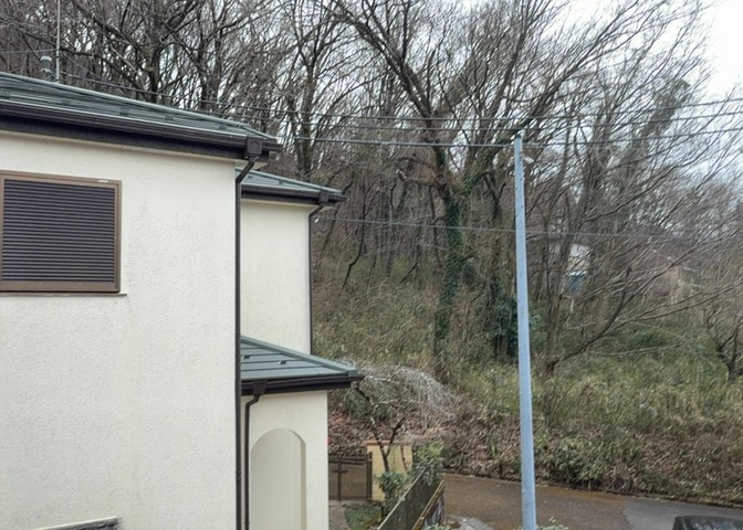 眺望を気にして物件を探す場合、前面に建物が建っていないか現地で確認しましょう！前面に建物があると景色はもちろん、日当たりや風通しにも影響が出てきます。住んだ時のことを想像しながら現地見学をしましょう。