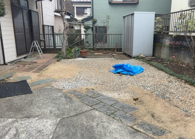 庭があることでガーデニングや家庭菜園はもちろん、こどもの遊び場やペットを放して遊ぶことができます。また、家の周囲に余裕があるということです。隣地との間があれば、十分な日当たりと、風通しが確保できます。