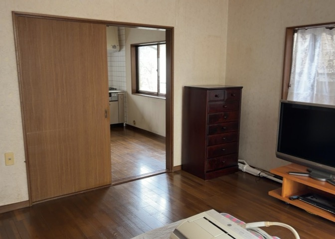 L型アイランドタイプは、キッチンからダイニングにもリビングにも目が行き届くので、とても使いやすい配置です。L字型独立タイプは、キッチンを独立させてるためLDKというよりもLDといった様なイメージです。