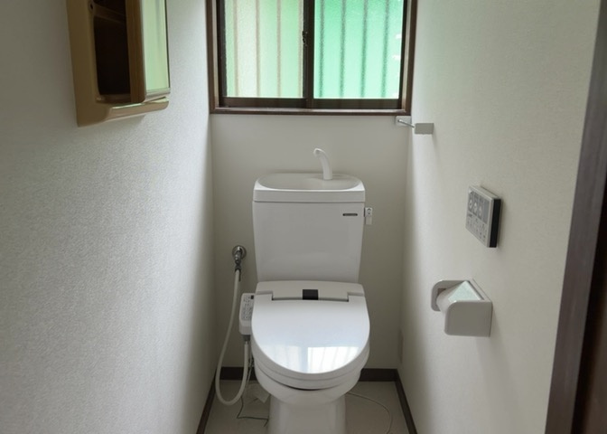 トイレは大きさや形、機能、抗菌性などが異なる多種多彩なタイプが各メーカーから出ています。それぞれに良さがあるため、事前にどういったタイプのトイレがいいのかをご家庭内で決めて、内見に行くといいでしょう。