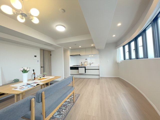 リビング/新規リフォーム済み物件のため、きれいなお部屋で新生活をスタートできます！