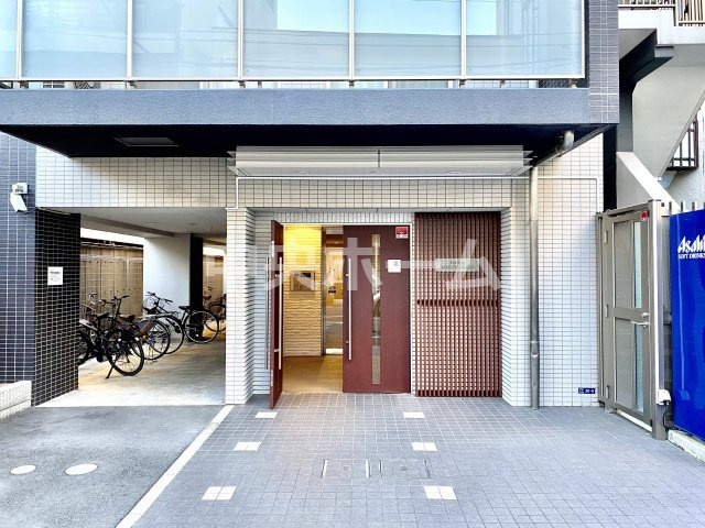 【エントランス】マンションのエントランスは、その物件の印象を決める、顔とも言える場所です。毎日通る場所ですからきれいなのが一番です。