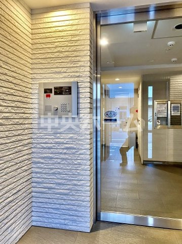【オートロック】オートロックシステムや防犯カメラでセキュリティ充実。当たり前ですが、安全で安心して暮らすのって大事ですよね。