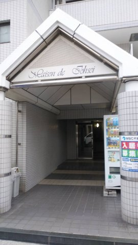 落ち着いた雰囲気の外観です