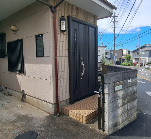 明るい玄関と廊下