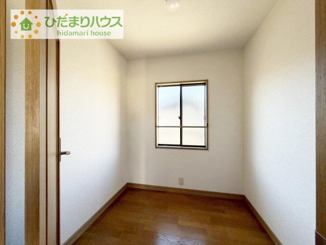 納戸としても、書斎としても使用できるフリースペースになってます♪