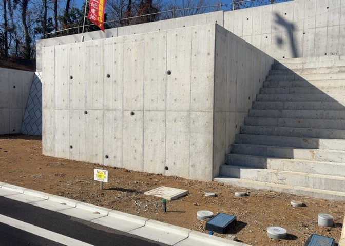 家を建てる前提で土地を探している場合、地盤の丈夫さは譲れない条件の一つです。地盤が脆弱だと追加工事が必要となります。また、過去に地盤沈下や液状化現象を起こした土地は、できるだけ避けた方がいいでしょう。
