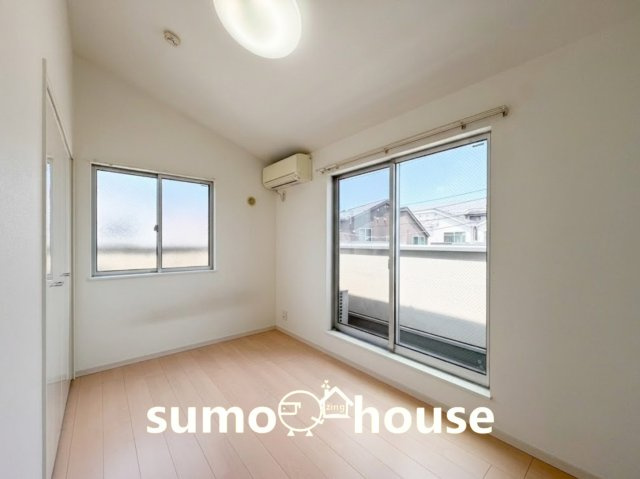 スタンダードな洋室です