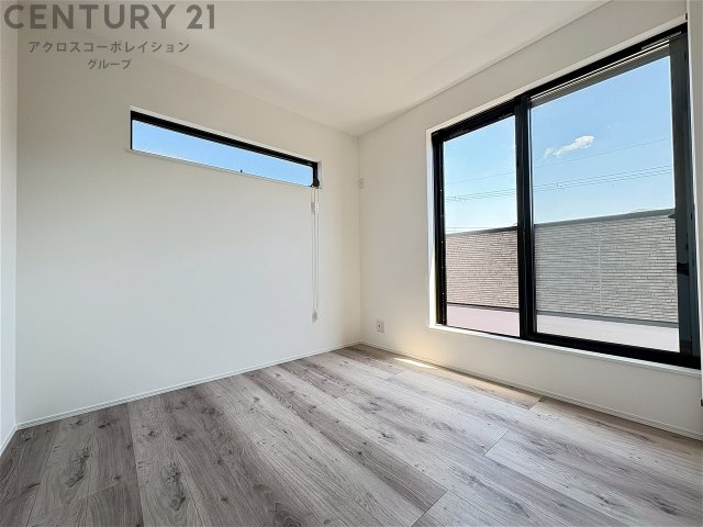 子供部屋…創造性や成長を促す遊びの空間を提供。学習や趣味に集中できる環境を整えます。個別のプライベートスペースは自己表現と自立心を育み、心地よい睡眠環境を整えリラックスできる場所を提供。