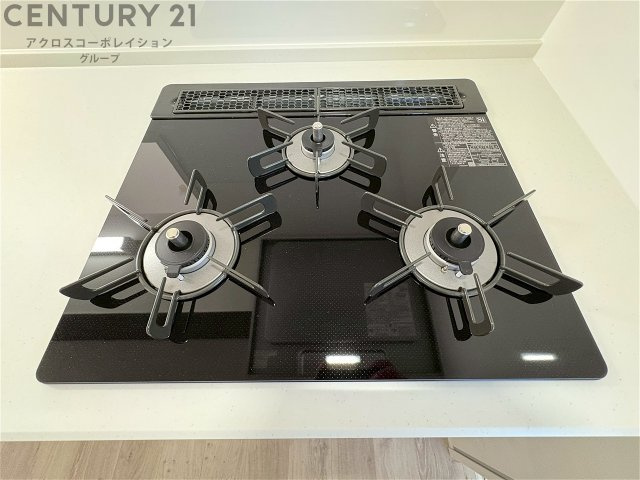 多数の調理器具を同時に使用でき、料理の効率化が可能。省エネで節約になり、様々な料理スタイルに適応できます。また、火力調整が独立しており、手入れや掃除もしやすく、今よりもっとお料理が楽しくなるかも。