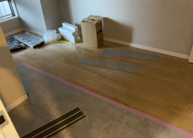 寝室でゆっくりと過ごすためにはベッド周りの適度な空間を担保することや窓の位置、照明の明るさ、寝室の広さなどを考える必要があります。自身や家族の構成とライフスタイルに併せて寝室にする部屋を選びましょう！
