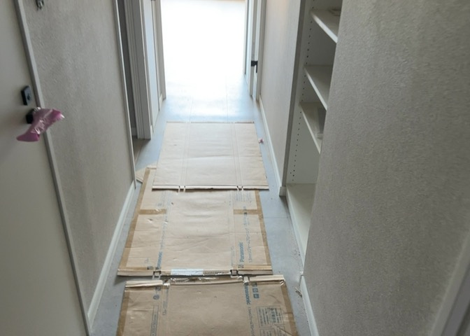 内装はとにかくおしゃれなものがいい！と選ぶ前に、まず住んだ後のことを想像してみましょう。住んでみたらコンセントの位置が悪くて使いにくいなど出てきます。事前にどの家電をどこに置くか想定しておきましょう。
