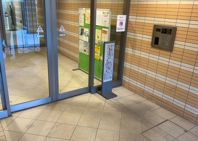 マンションのエントランスには、もともと風よけや防犯の役割がありますが、マンションによって宅配ボックスなどの設備が備わっている所もあります。日々の生活をイメージしながら生活しやすさをチェックしましょう。