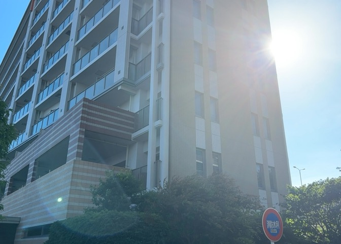 外観はマンション管理がされているかの目安になります。築年数が古いと、壁面は劣化してひび割れが生じることも！建物が古びていても細かいところが修繕されていると、きちんと管理されているなぁと感じるでしょう。
