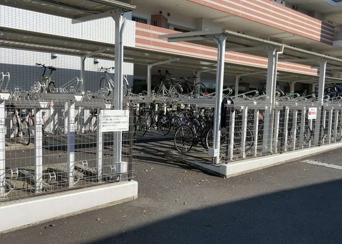 マンションの駐輪場は、事前に空きがあるか確認を取ると安心です。せっかく入居したのに駐輪スペースがない！なんてことになったら大変ですよね。そこで、内見時や購入前にはまず事前に確認しておくと良いでしょう。