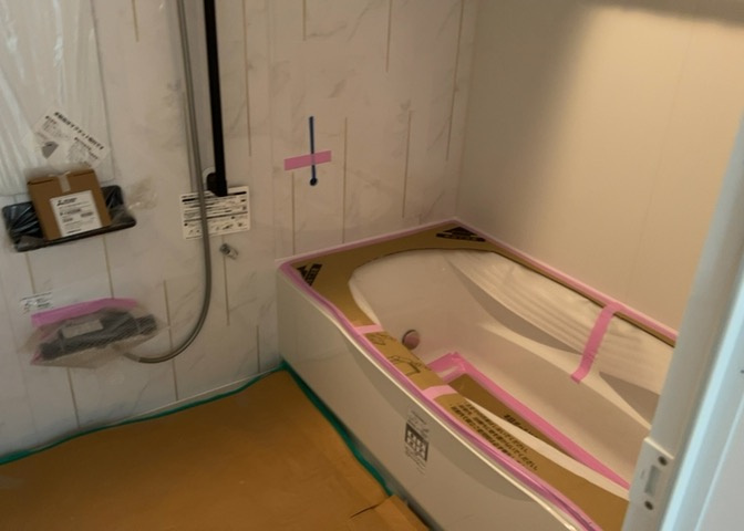 入浴時の快適さも大事なことですが、綺麗な状態を維持できなければ気持ちよく入浴できません。毎日の掃除が楽という点は大事なポイントになります！カビが生えにくく掃除がしやすい、壁や浴槽を選ぶといいでしょう。