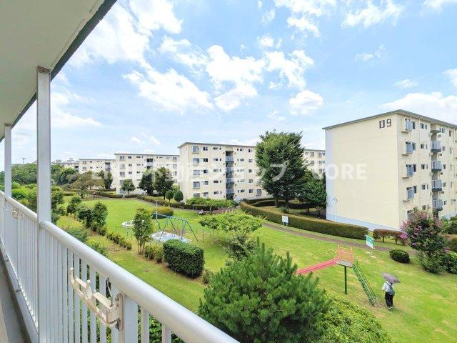 バルコニーから南西方向の眺望です大きな空が見えて気持ちの良いお部屋です。