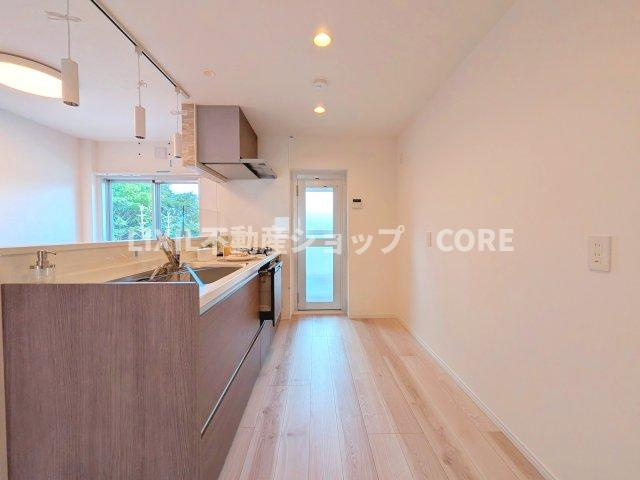ご家族と会話をしながらお料理ができると楽しいですよね！対面式タイプのキッチン！