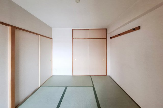 和室：押入付きで、布団や季節物などを収納しやすいお部屋です。