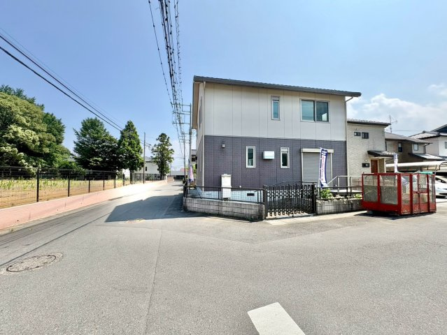 北東角地・太陽光発電システム搭載！積水ハウスの注文建築！敷地約85坪・南庭のある4LLDDKK・納戸！2026年10月リフォーム完了予定(キッチンコンロ、クロス、等)！並列駐車2台可(車種による)！