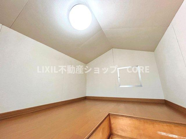 小屋裏収納付き！日常では滅多に使用しないけれど、捨てられない大切な物を一挙にまとめて収納。