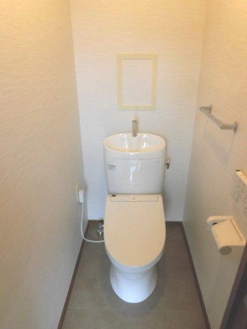 上階のトイレです。