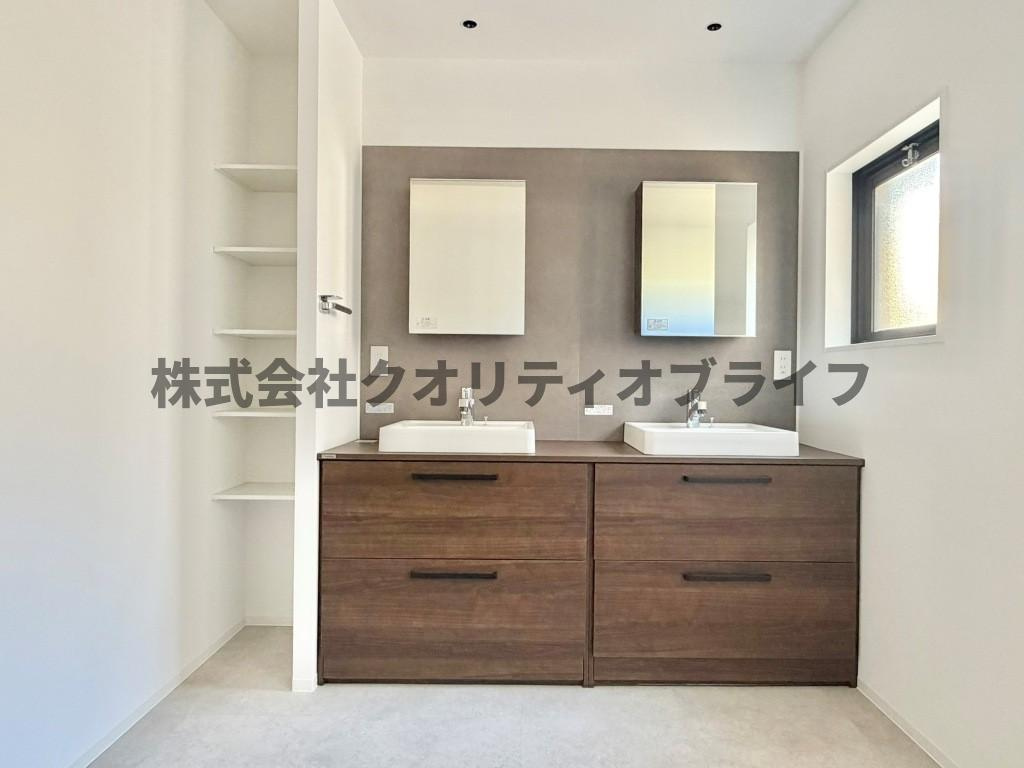 2ボウルの洗面台で準備の際に混みあうことがありません　