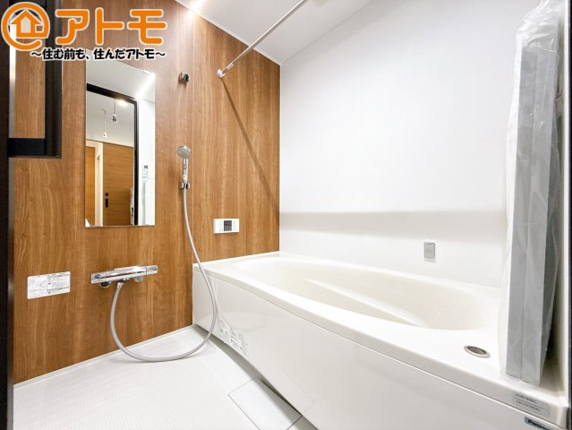 浴室乾燥などの機能も充実♪ユニットバスはお掃除もしやすく家事の手間も軽減！窓は湿気をこもらせません！