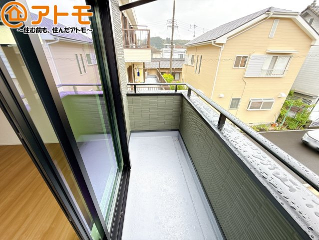 陽当りの良いバルコニーはお洗濯物はもちろんお布団もふかふかになります♪