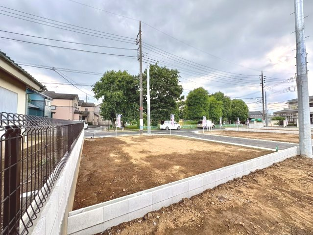全10区画　　間取り・外観・設備まで自由にプランニング可能。暮らし方に合わせた住まいをご提案できます。花田小学校まで徒歩約4分(270ｍ)、毎日の通学がしやすい住環境です。