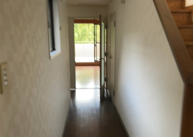 内装はとにかくおしゃれなものがいい！と選ぶ前に、まず住んだ後のことを想像してみましょう。住んでみたらコンセントの位置が悪くて使いにくいなど出てきます。事前にどの家電をどこに置くか想定しておきましょう。