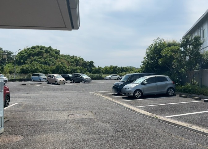 マンションの駐輪場は、事前に空きがあるか確認を取ると安心です。せっかく入居したのに駐輪スペースがない！なんてことになったら大変ですよね。そこで、内見時や購入前にはまず事前に確認しておくと良いでしょう。