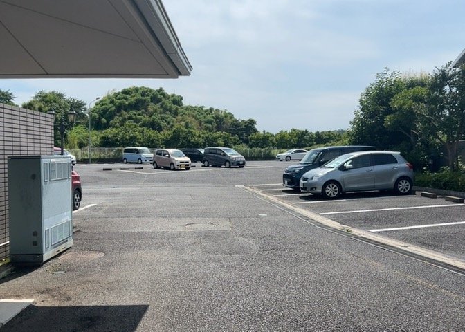 駐車場と明記されていても、最小スペースでつくられた駐車場だと大型車は駐車できなかったり、出入りしにくくなったりする可能性があります。お車のサイズと購入したい物件の駐車場のサイズを現地で確認しましょう。